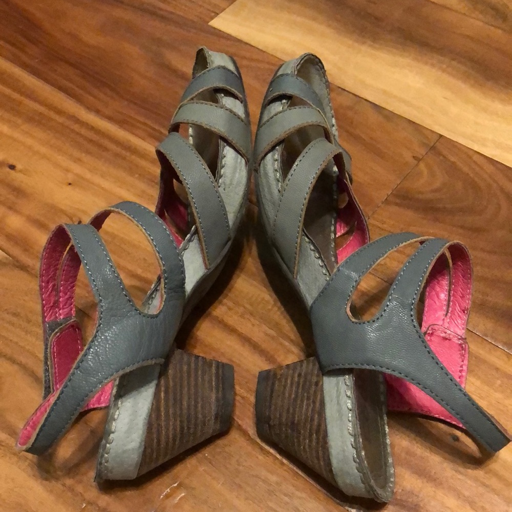 Esska London brand sandals in gray and pink